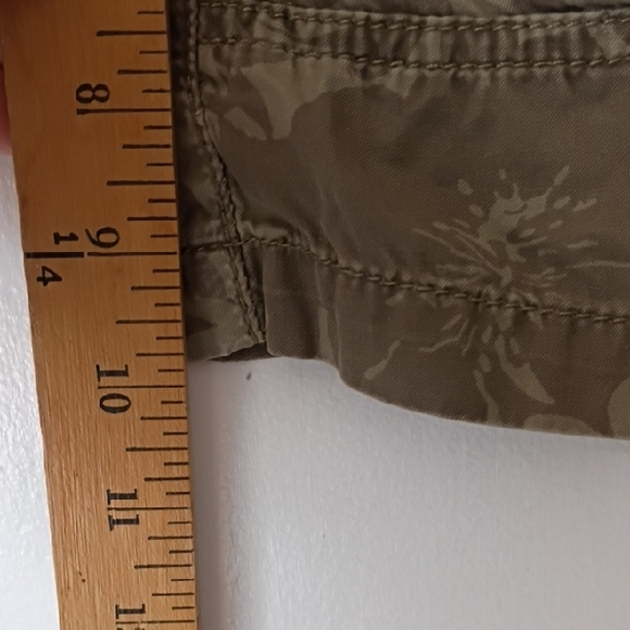 Express Olive Floral Cargo Shorts Embroidered Rhinestones bedazzled size 2 Y2K - Picture 6 of 13